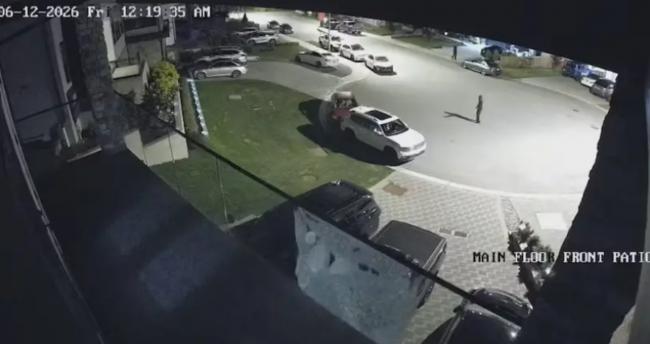 大温民宅疑遭抢手认错门疯狂扫射 全家人吓晕 大温民宅疑遭抢手认错门疯狂扫射 全家人吓晕