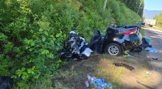 一号高速严重事故 丰田撞车堕沟 4人送医2危殆