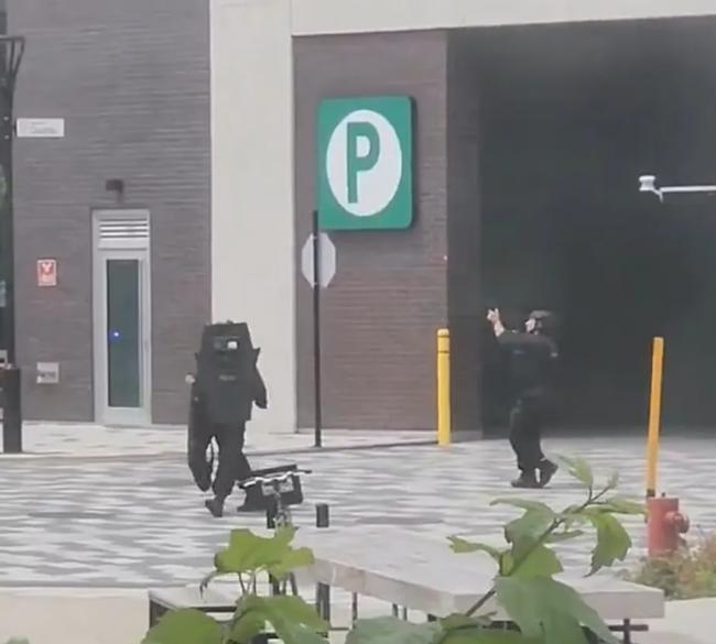 血腥现场曝光!加拿大突发激烈枪战,警察平民身亡