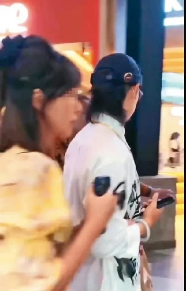 47岁吴建豪二婚：妻子身份曝光 颜值像明星