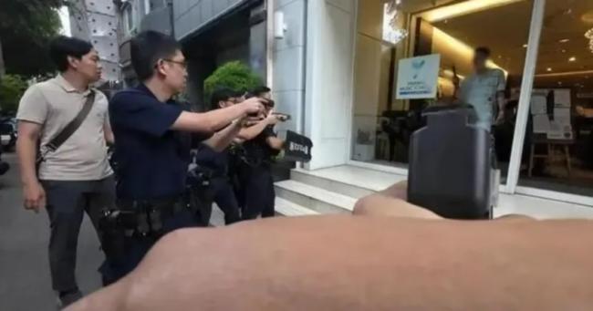 惊悚! 华人教授提大砍刀闯教室 狂砍亲戚50多刀 惊悚! 华人教授提大砍刀闯教室 狂砍亲戚50多刀