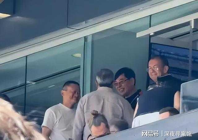 马云现身世界杯决赛现场 坐普通看台、吃平价餐 马云现身世界杯决赛现场 坐普通看台、吃平价餐