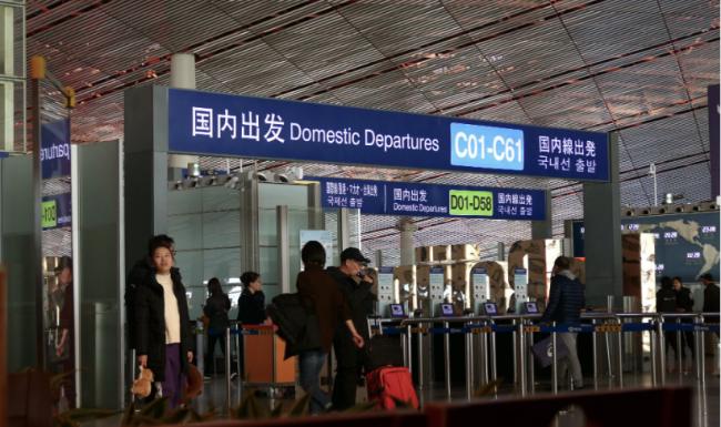 中国留学生半年出入境20多次 提交500万名表退税