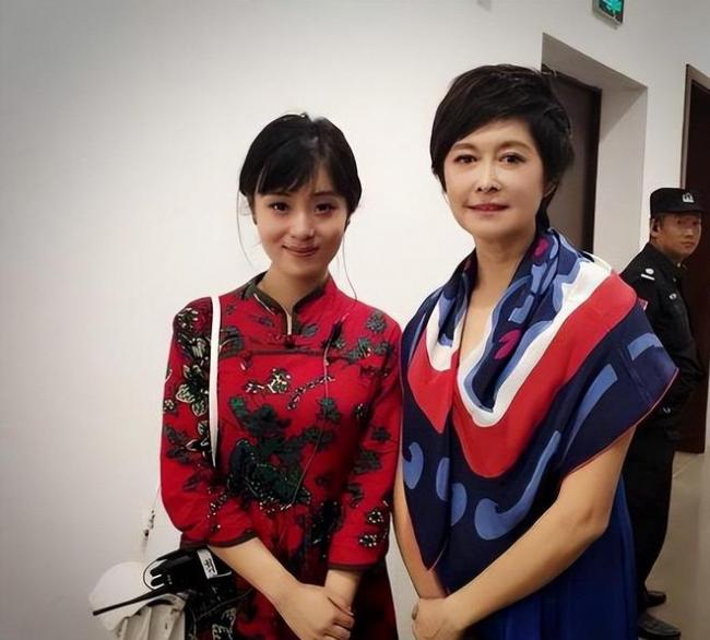 原来她是敬一丹女儿 嫁英国富豪到农村做公益