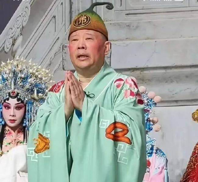 郭德纲被指武汉演出时篡改红歌 遭正式立案调查