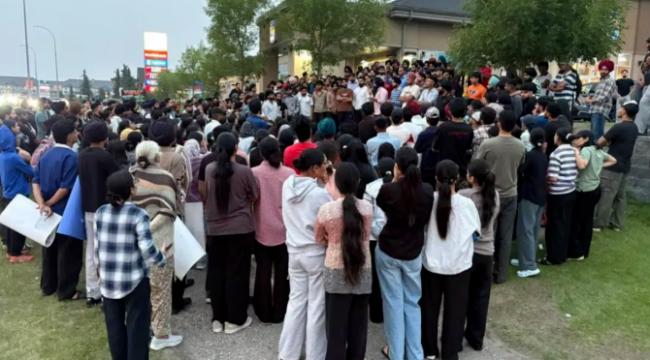 加拿大印度留学生工签遭拒 学校: 集体去找议员