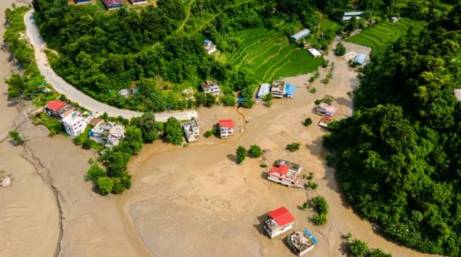 尼泊尔山洪: 350死1300人失踪 含25名加拿大人 尼泊尔山洪: 350死1300人失踪 含25名加拿大人