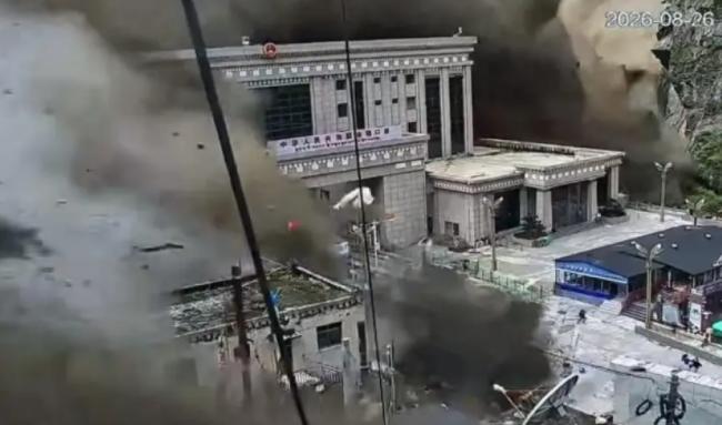 尼泊尔山洪: 350死1300人失踪 含25名加拿大人 尼泊尔山洪: 350死1300人失踪 含25名加拿大人