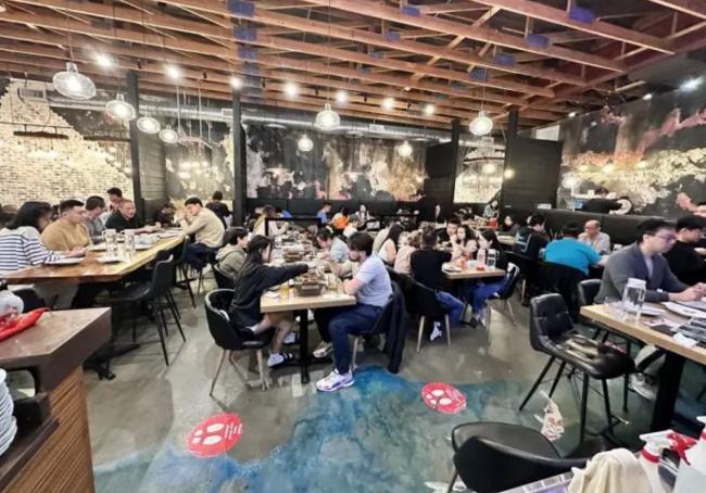 关税惹的祸!餐厅不得不加价 外食越来越昂贵 关税惹的祸!餐厅不得不加价 外食越来越昂贵