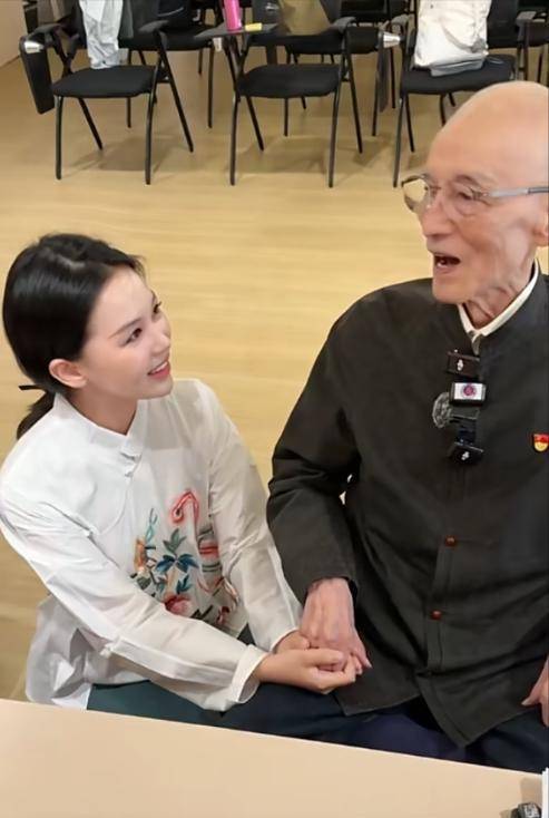 原来她俩是游本昌孙女 长相绝美、读外国名校 原来她俩是游本昌孙女 长相绝美、读外国名校