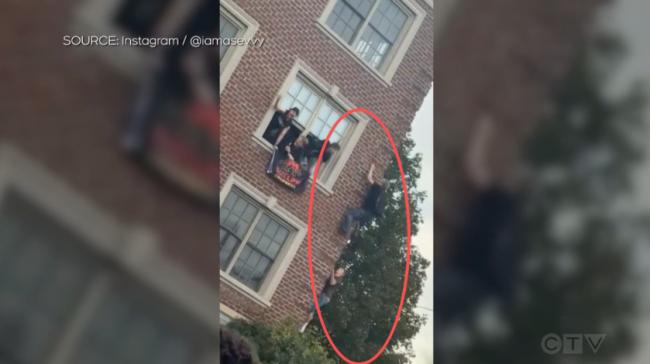 彻底失控! 加拿大数千名大学生骚乱 特警队出动 彻底失控! 加拿大数千名大学生骚乱 特警队出动