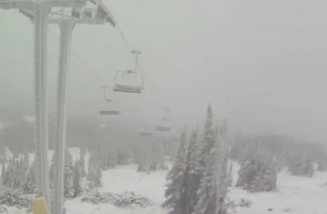 卑诗大白山滑雪场9月底迎降雪 滑雪季倒数开始 卑诗大白山滑雪场9月底迎降雪 滑雪季倒数开始